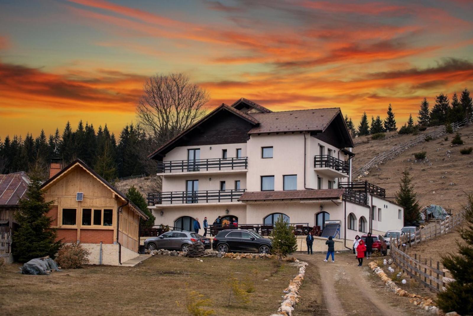 La Rocca Hotel Fundata Exterior photo